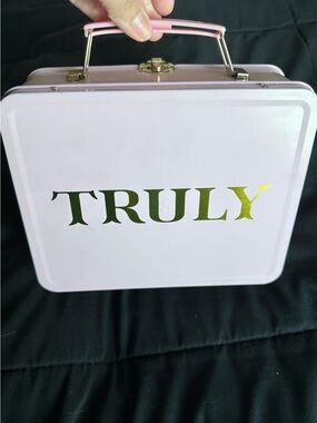 TRULY Cosmetic Case